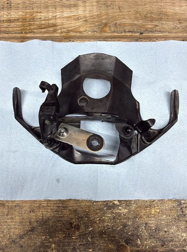2006-2007 OEM YAMAHA YZF R6 - BOTTOM TRIPLE TREE FAIRING COWL BRACKET