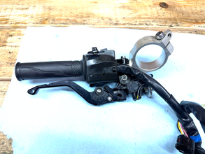 17-20 OEM YAMAHA YZF R6 LEFT CLIPON HANDLEBAR W/ HORN CONTROLS