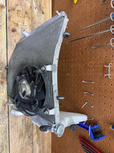 2006-2007 OEM SUZUKI GSX-R750 GSXR 600 750 RADIATOR RAD ENGINE COOLER FAN