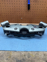 99-07 OEM GSX1300R HAYABUSA FRONT UPPER TRIPLE TREE CLAMP & HOLDER