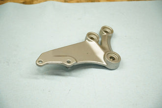 2006-2007 SUZUKI GSX-R600/750 FRONT RIGHT FOOTREST BRACKET