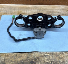 1999-2005 OEM  SUZUKI HAYABUSA - IGNITION WITH KEY AND TOP TRIPLE TREE