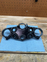 08-19 OEM SUZUKI GSX1300R TOP UPPER TRIPLE CLAMP TREE