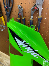 2006.2007 KAWASAKI NINJA ZX10R OEM LEFT MID UPPER SIDE FAIRING COWL PLASTIC