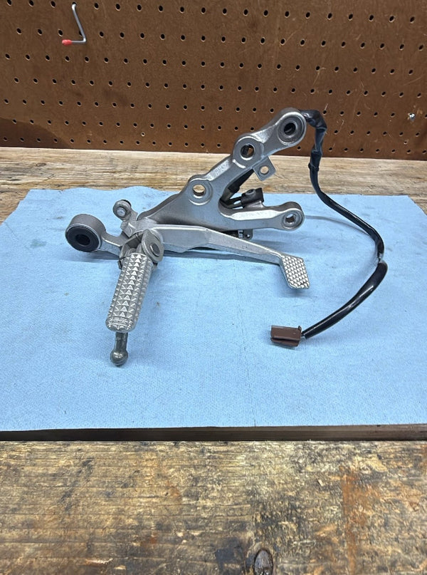 2006-2007 OEM YAMAHA YZF R6 - RIGHT REARSET AND BRAKE PEDAL/SENSOR