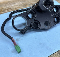 1999-2005 OEM  SUZUKI HAYABUSA - IGNITION WITH KEY AND TOP TRIPLE TREE