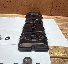 2006-2007 OEM SUZUKI GSX-R600 - VALVE COVER CYLINDER HEAD COVER MOTOR ENGINE