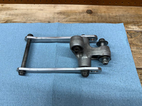 2004-2005 OEM SUZUKI GSXR 600/750 REAR DOGBONE SUSPENION & LOWER LINKS