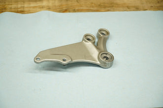 006-2007 SUZUKI GSX-R600/750 FRONT RIGHT FOOTREST BRACKET