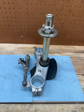 06-09 OEM SUZUKI GSXR 600 750 LOWER TRIPLE TREE STEM FORK CLAMP