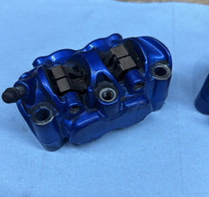 2009-2014 OEM SUZUKI GSX-R1000 - FRONT CALIPERS PAIR AND PADS POWDER COATED