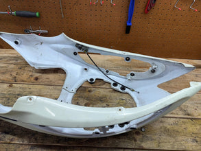 08-19 SUZUKI HAYABUSA PLASTIC REAR WHITE REAR BACK TAIL FAIRING COWL & LOCK