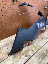 2004-2006 YZF R1 BOTTOM RIGHT FAIRING COWL PLASTIC