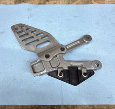 2006-2007 OEM YAMAHA YZF R6 - LEFT REARSET BRACKET & HEEL GUARD