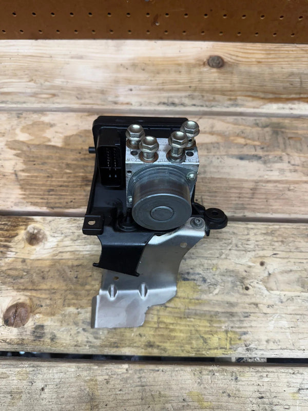 2017-2019 OEM APRILIA RSV4 ABS PUMP UNIT MODULE ANTI BRAKE SYSTEM LOCK W/ BOLTS
