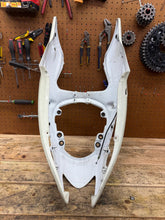 08-19 SUZUKI HAYABUSA PLASTIC REAR WHITE REAR BACK TAIL FAIRING COWL & LOCK