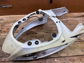 08-19 SUZUKI HAYABUSA PLASTIC REAR WHITE REAR BACK TAIL FAIRING COWL & LOCK
