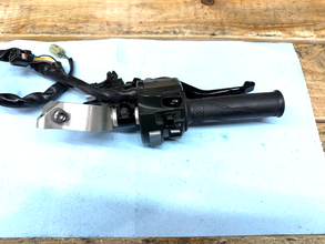 17-20 OEM YAMAHA YZF R6 LEFT CLIPON HANDLEBAR W/ HORN CONTROLS