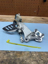 08-10 OEM SUZUKI GSXR600/750 RIGHT REARSET FOOT PEG BRAKE PEDAL/ MASTER CYLINDER