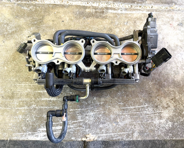 11-25 OEM SUZUKI GSXR600 GSXR 600 THROTTLEBODIES FUEL INJECTORS TPS SENSOR STVA
