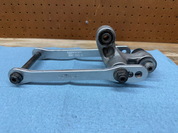 2004-2005 OEM SUZUKI GSXR 600/750 REAR DOGBONE SUSPENION & LOWER LINKS