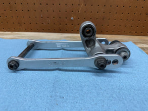 2004-2005 OEM SUZUKI GSXR 600/750 REAR DOGBONE SUSPENION & LOWER LINKS