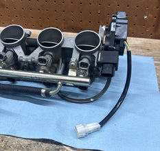 2006-2007 OEM SUZUKI GSX-R600 - THROTTLEBODY ASSEMBLY INJECTORS *GOOD*