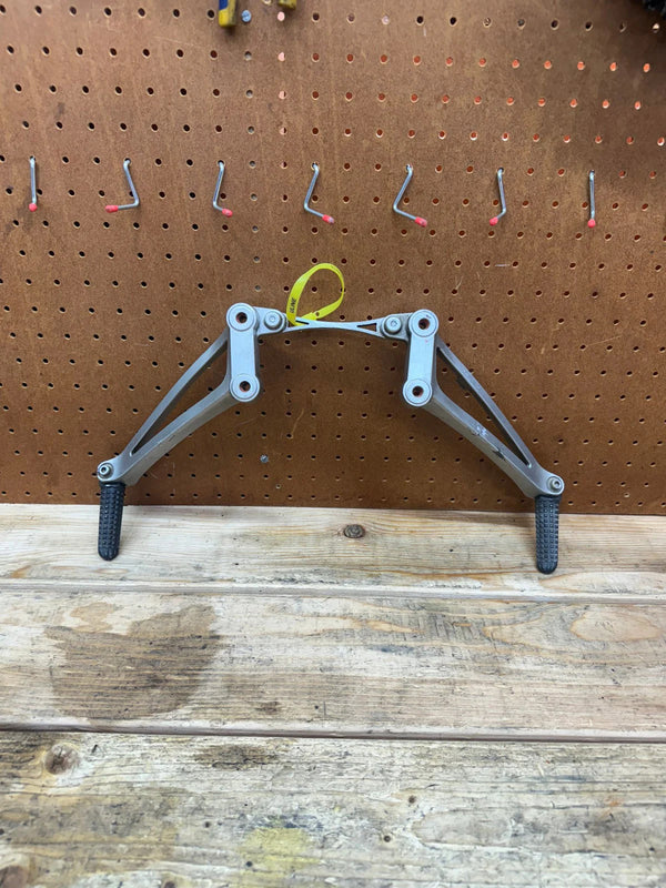 09-14 OEM YAMAHA YZF R1 REAR BACK PASSENGER PEG RIGHT LEFT SIDE FOOT RESTS PAIR