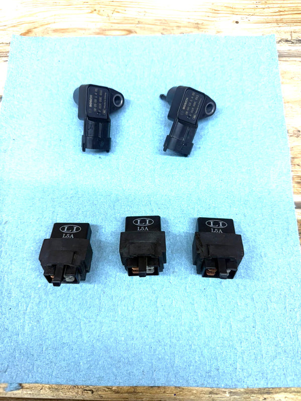 2016-2019 OEM APRILIA RSV4 RR MAP MASS AIR FLOW PRESSURE SENSOR & RELAYS