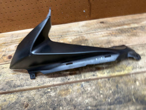 2008-2009 SUZUKI GSXR 600 750 OEM LEFT SIDE AIR DUCT COVER FAIRING