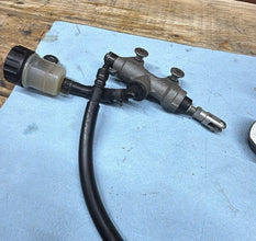 2006-2007 OEM YAMAHA YZF R6 - REAR CALIPER / MASTER AND RESERVOIR