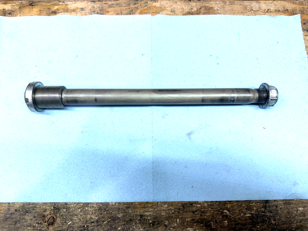 2006-2007 OEM SUZUKI GSXR 600 750 SWINGARM SWING ARM PIVOT AXLE BOLT