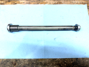 2006-2007 OEM SUZUKI GSXR 600 750 SWINGARM SWING ARM PIVOT AXLE BOLT