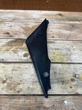 2005 2006 OEM SUZUKI GSXR1000 RIGHT SIDE FUEL TANK TRIM 47111-41G0