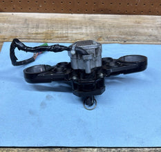 1999-2005 OEM  SUZUKI HAYABUSA - IGNITION WITH KEY AND TOP TRIPLE TREE