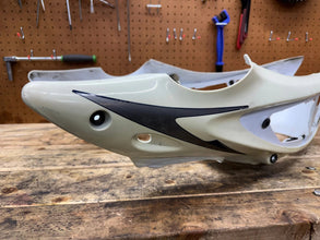 08-19 SUZUKI HAYABUSA PLASTIC REAR WHITE REAR BACK TAIL FAIRING COWL & LOCK
