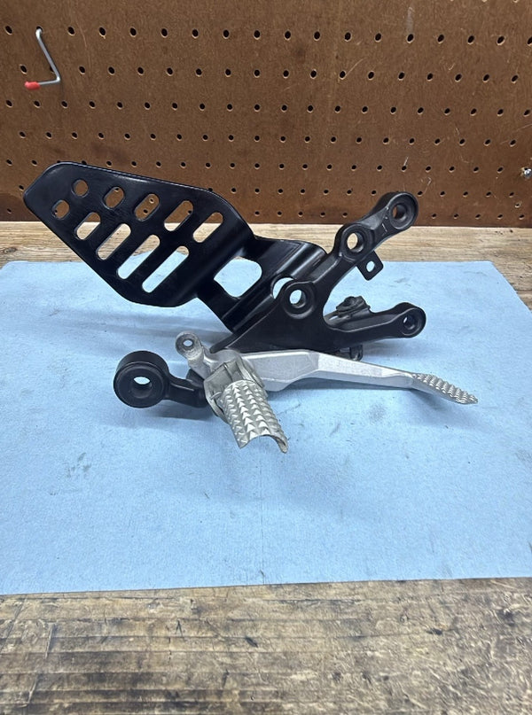 2008-2016 OEM YAMAHA YZF R6 - RIGHT REARSET BRAKE FOOT PEDAL PEG