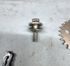 2008-2013 OEM YAMAHA YZF R6 - OIL PUMP GEAR AND CHAIN/BOLT