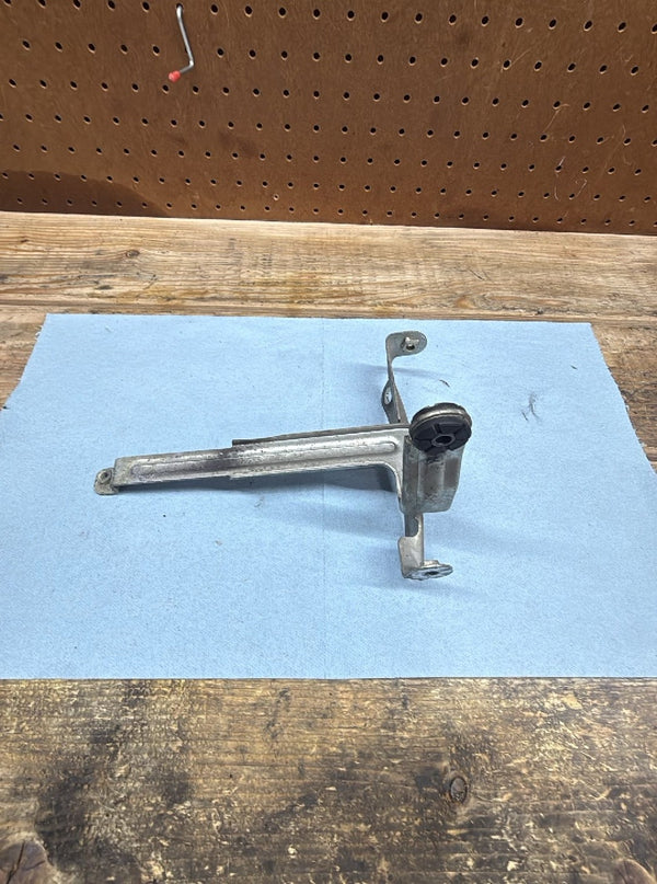 2009-2016 SUZUKI GSX-R1000 - RADIATOR OIL COOLER BRACKET CONNECTOR