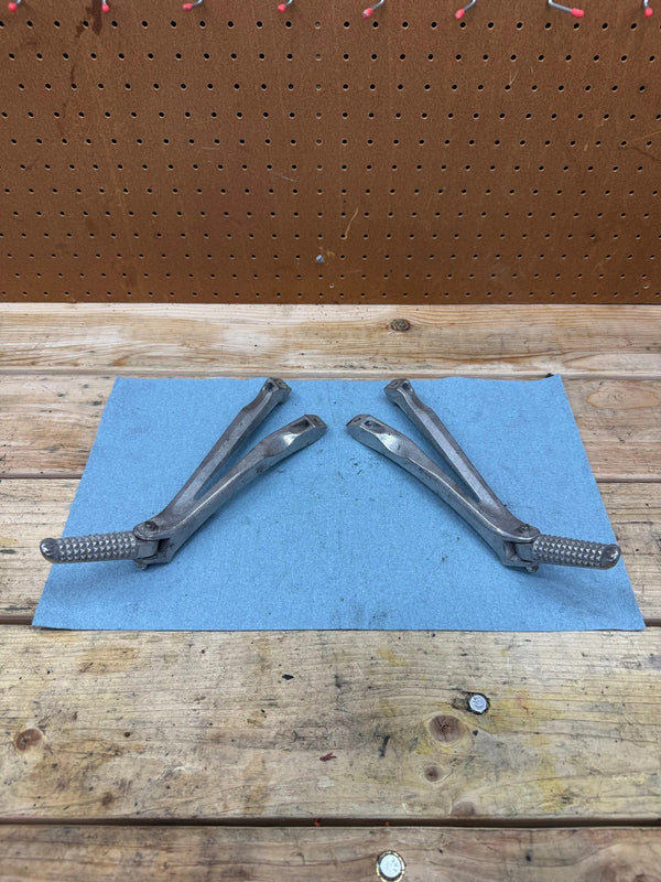 2004-2006 OEM YAMAHA YZF R1 REAR BACK PASSENGER PEGS LEFT