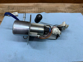 2006-2007 SUZUKI GSXR 600 750 OEM FUEL PUMP ASSEMBLY 15100-01H00 *LOW MILES*