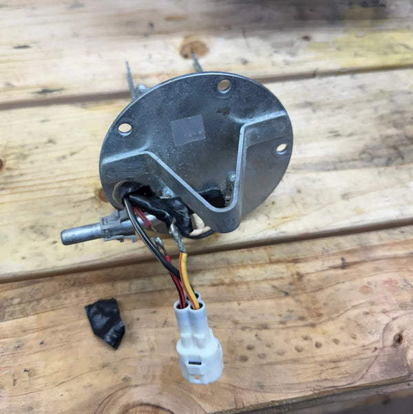 2006-2007 GSXR 600/750 OEM FUEL PUMP BRACKET & WIRING
