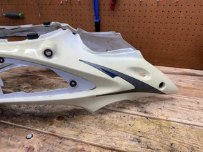 08-19 SUZUKI HAYABUSA PLASTIC REAR WHITE REAR BACK TAIL FAIRING COWL & LOCK