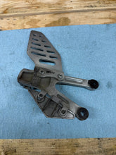 2006-2007 OEM YAMAHA YZF R6 R6R LEFT REARSET REAR SET DRIVER FOOT PEG REST
