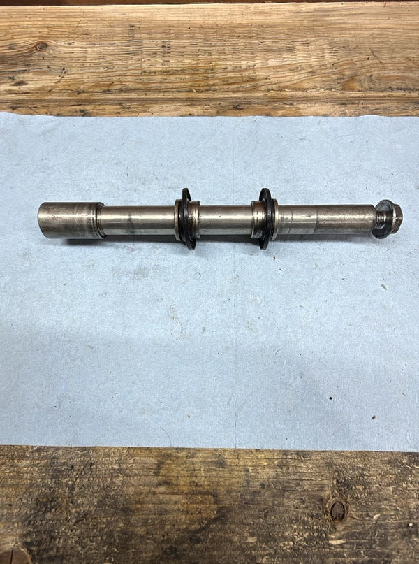 08-16 OEM YAMAHA R6 - FRONT AXLE & SPACERS / NUT