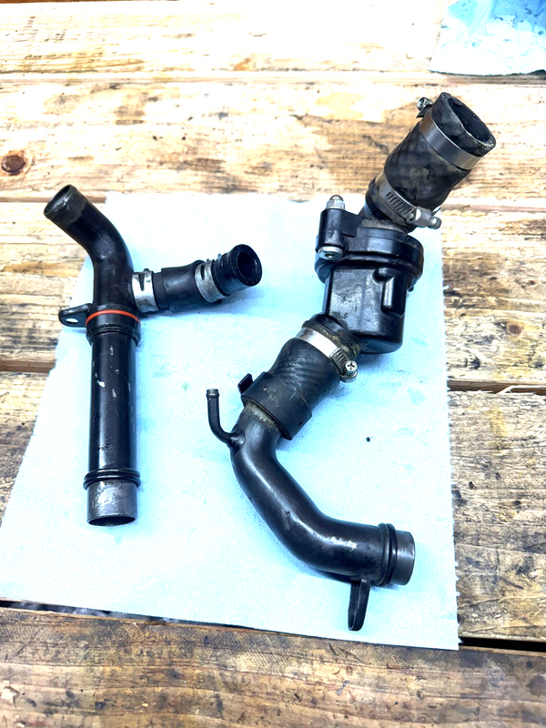 2009-2014 OEM YAMAHA YZF R1 THERMOSTAT HOUSING / LINES AND TUBES