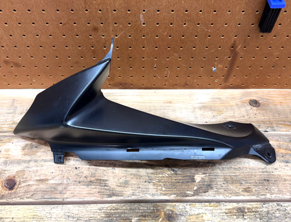 2008-2009 SUZUKI GSXR 600 750 OEM LEFT SIDE AIR DUCT COVER FAIRING