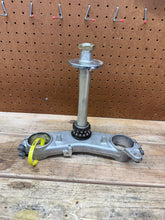 1999-2007 OEM SUZUKI HAYABUSA LOWER BOTTOM TRIPLE CLAMP