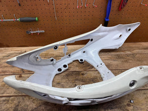 08-19 SUZUKI HAYABUSA PLASTIC REAR WHITE REAR BACK TAIL FAIRING COWL & LOCK