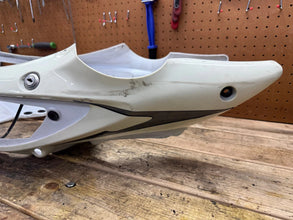 08-19 SUZUKI HAYABUSA PLASTIC REAR WHITE REAR BACK TAIL FAIRING COWL & LOCK